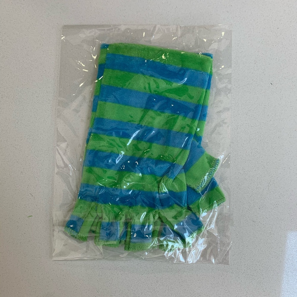 NWT Hot Topic velour fingerless gloves - Picture 8 of 8